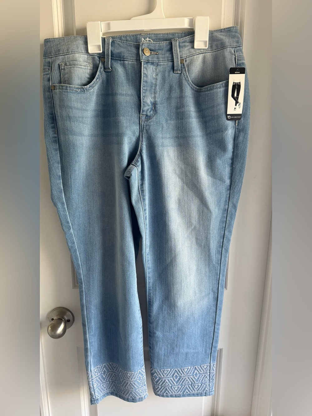 New directions Skinny Mid rise Jeans with Embroidered Hem 6R